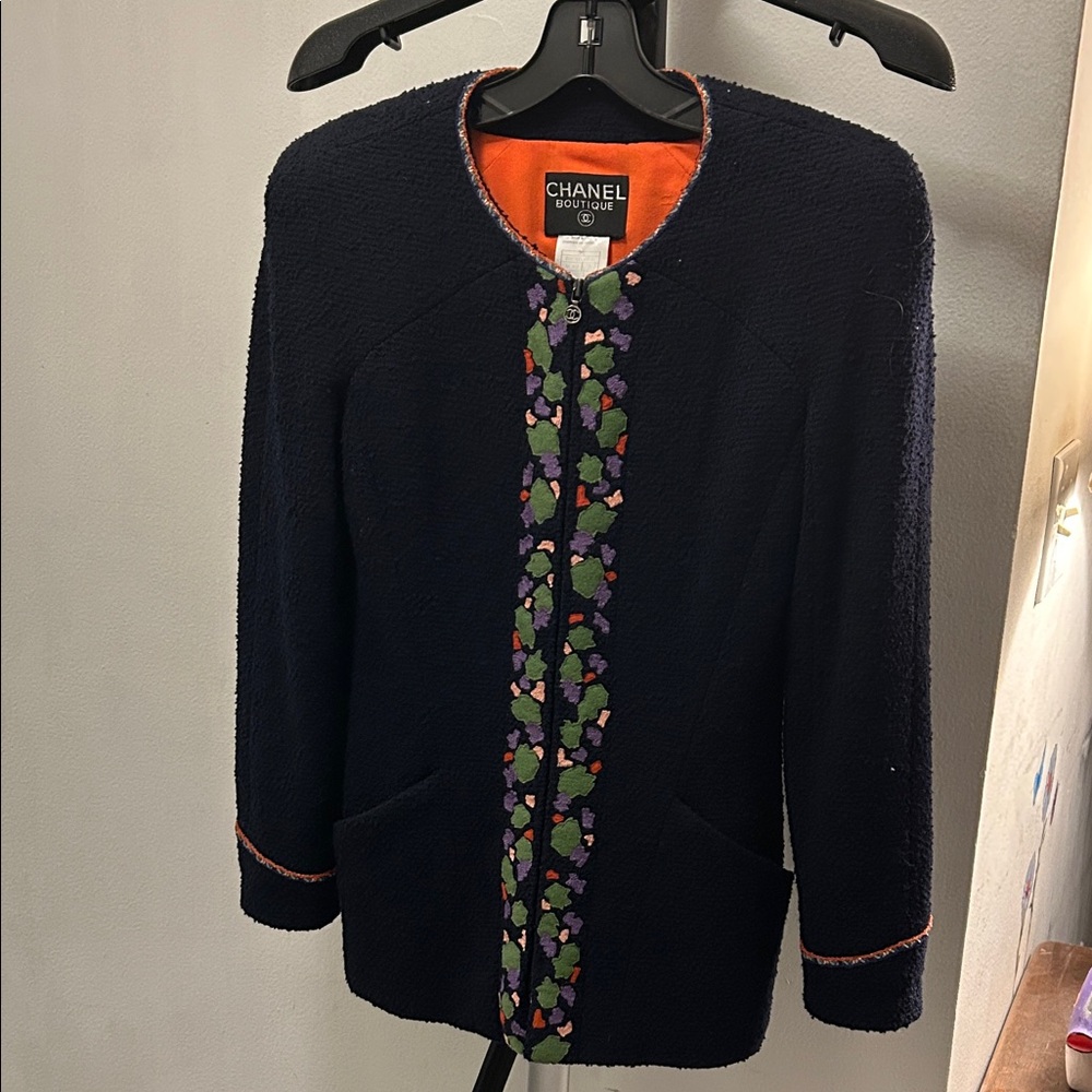 CHANEL Vintage  Navy boucle Jacket with Multicolor Accents and CC zipper pull.